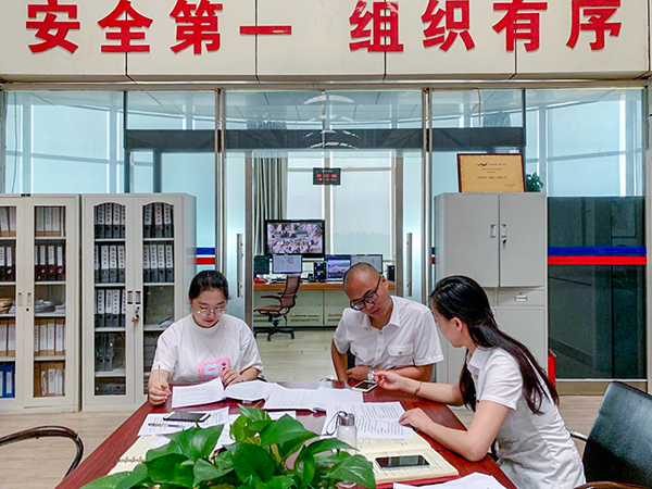 6月20日，運(yùn)行指揮中心協(xié)同各保障單位組織開展了2019年大面積航班延誤應(yīng)急處置演練。.png